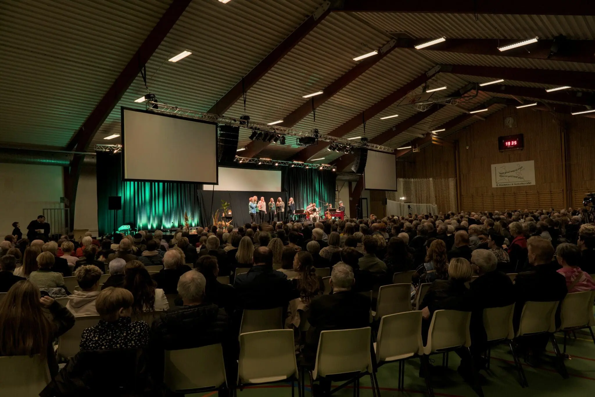 Stórmøti verður við Tjarnir síðst í oktober